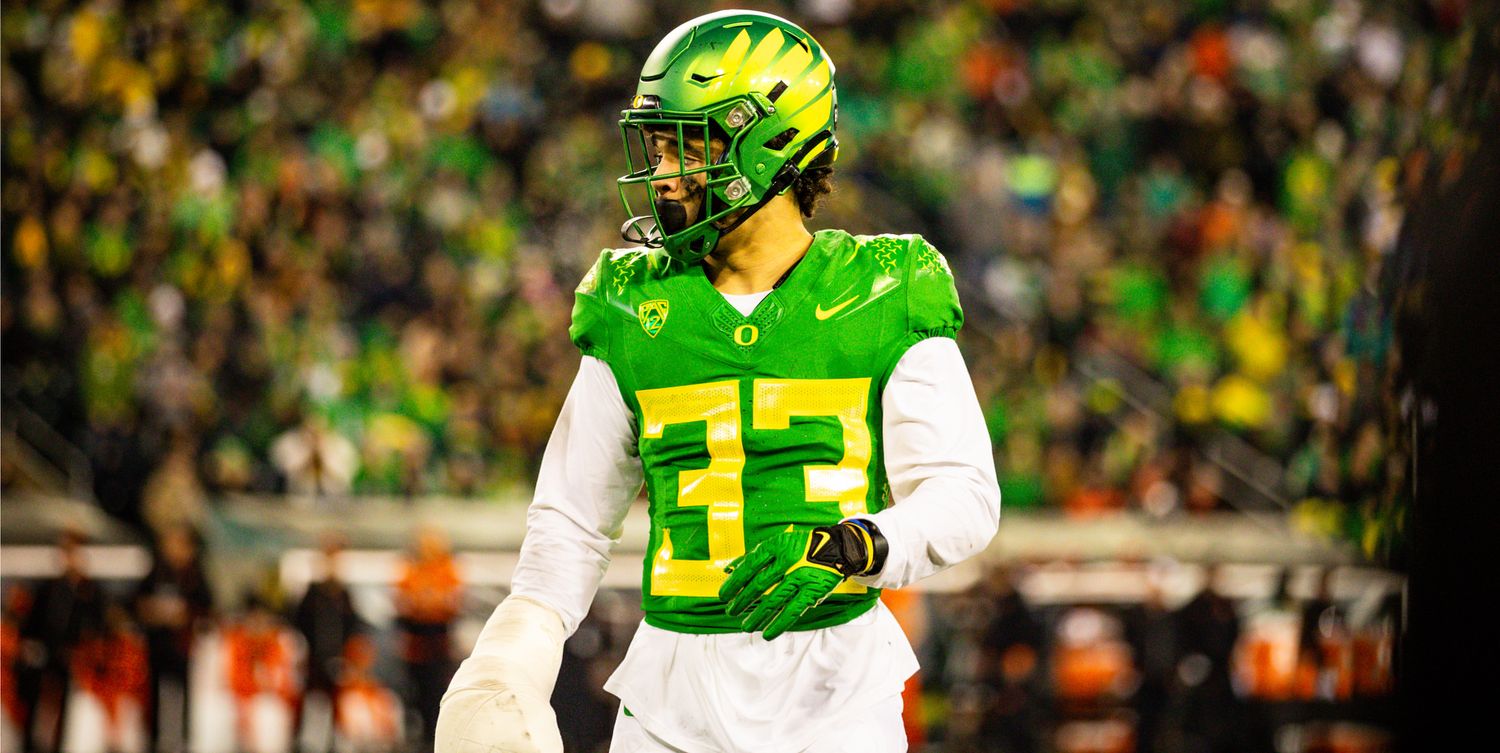 Oregon Ducks safety Evan Williams against the Oregon State Beavers.